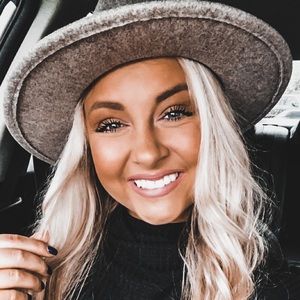 Meet your Posher, Leah kate